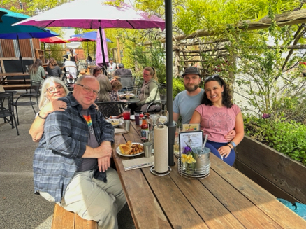 Lunch at Ma Mosa's in
Grant's Pass Oregon