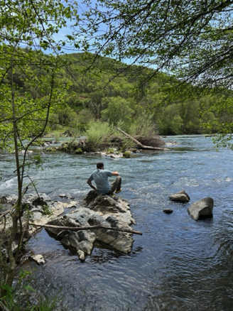 Gold Nugget wayside on
Rogue River Oregon