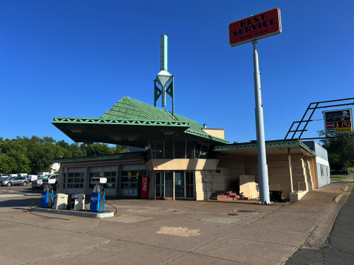 Frank Lloyd Wright
Designed Gas Station - 1927