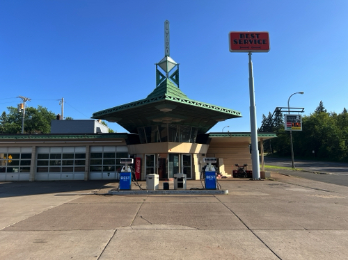 Frank Lloyd Wright
Designed Gas Station - 1927