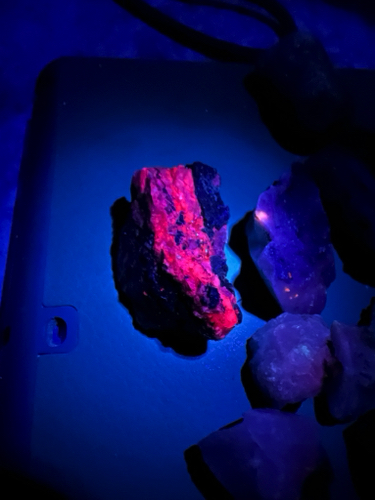 Donna's stone under UV light
Not sure of what mineral it is yet